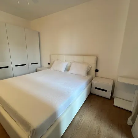 Downtown Grand Comfort Apartmán Tirana