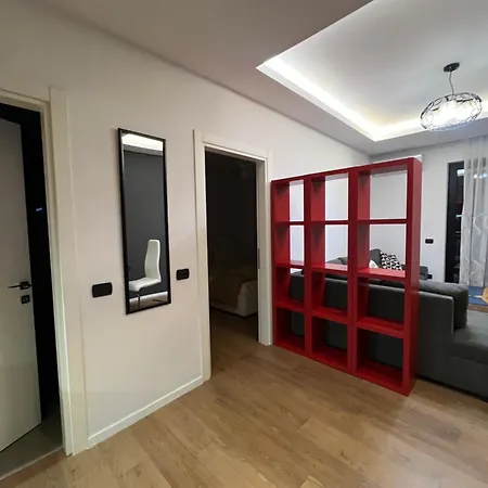 Downtown Grand Comfort דירה טיראנה