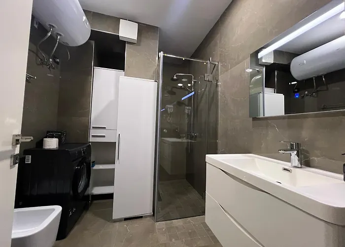 Apartment Downtown Grand Comfort Tirana